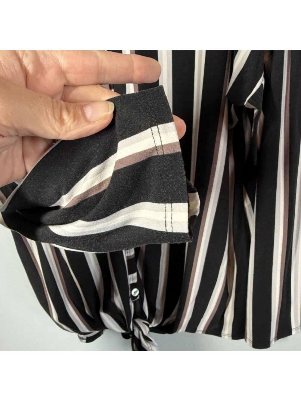 Betsy's Boutique Womens Medium Black Striped Tie Front Blouse V Neck Boho Casual - Picture 9 of 11